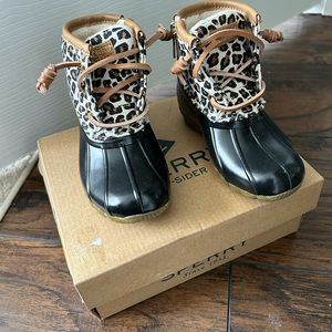 New Still box 
Girls toddler size 7 
Saltwater Boot Animal Girl STL 165468